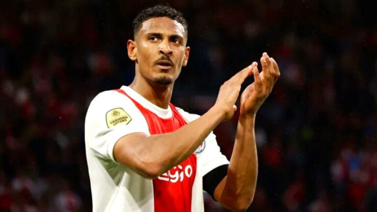 Eredivisie Scorer Sébastien Haller Signs Borussia Dortmund